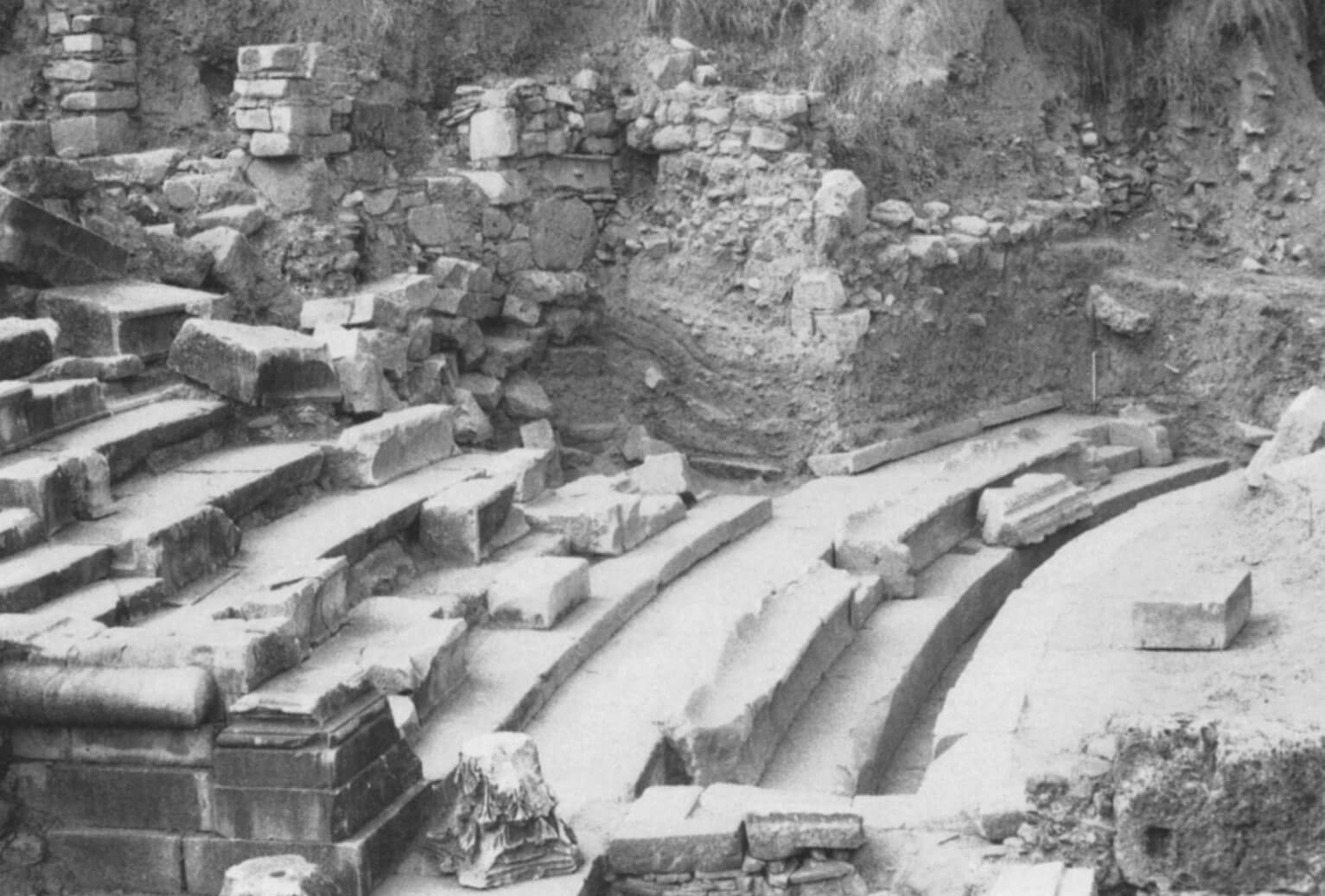 Άποψη του δυτικού τμήματος του κοίλου κατά τις εργασίες της Βρετανικής Σχολής στο μνημείο το διάστημα 1992-1994.