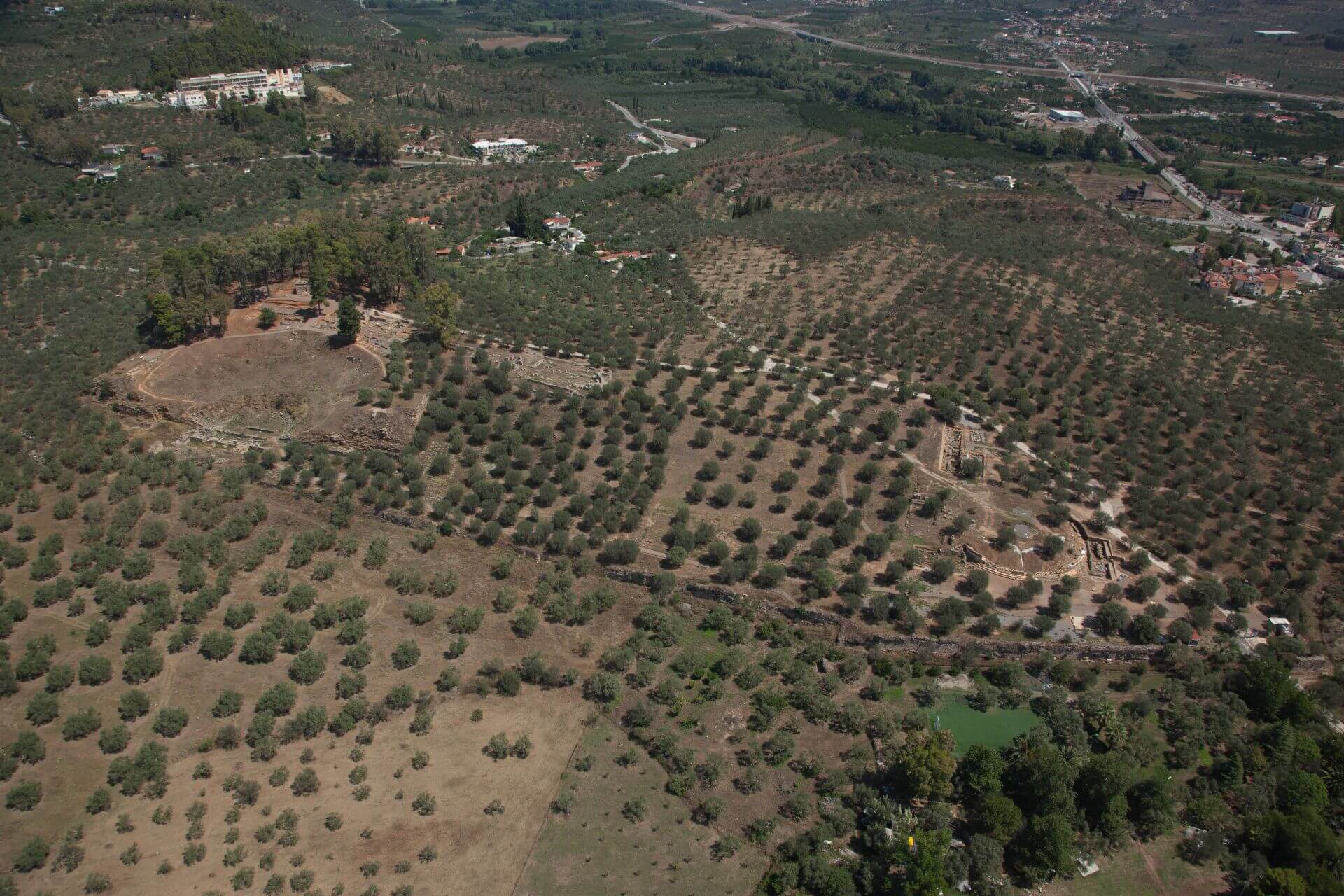 Γενική άποψη του αρχαιολογικού χώρου της ακρόπολης και της αγοράς της αρχαίας Σπάρτης (αρχείο ΕΦΑΛΑΚ)